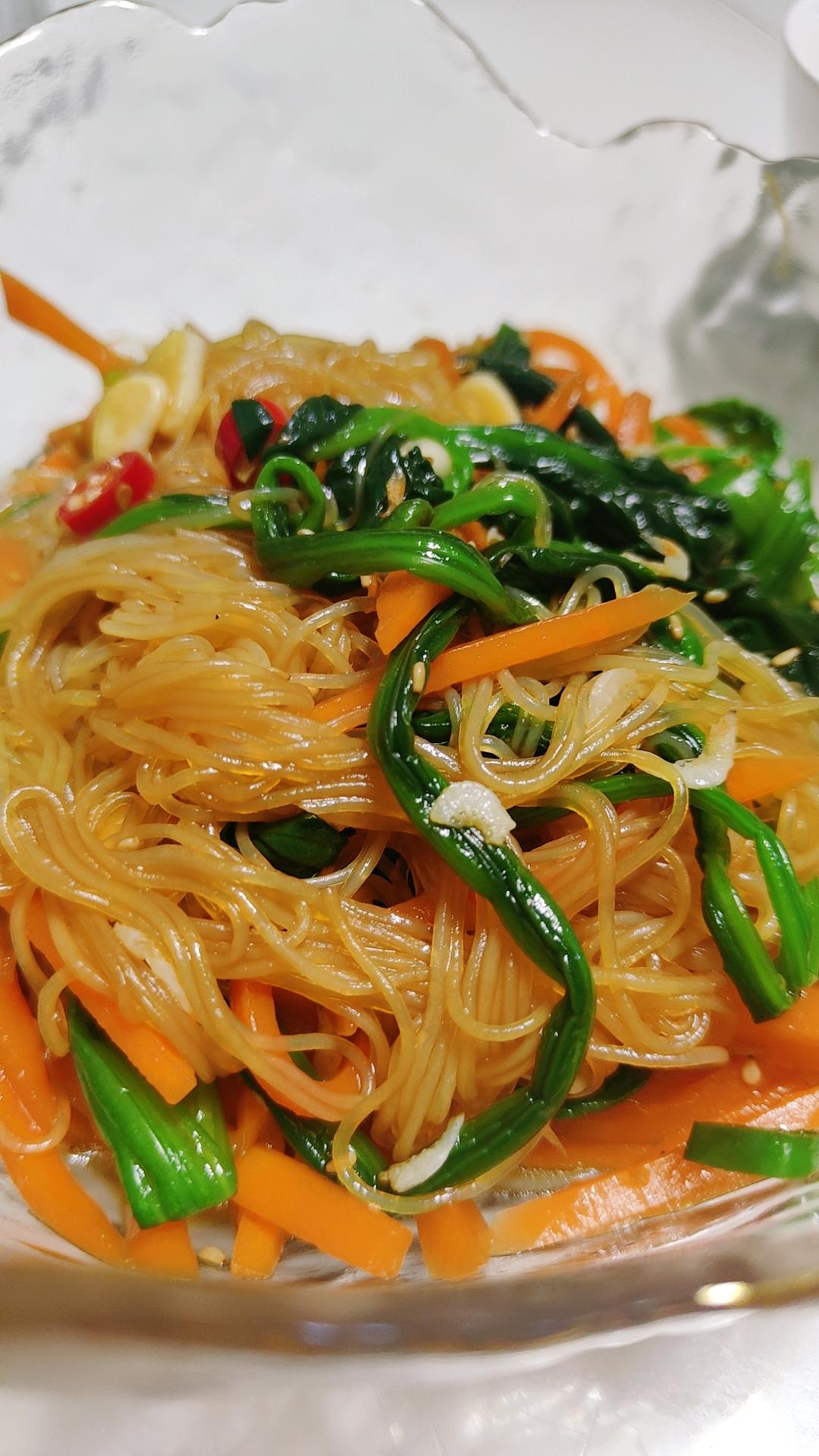 凉拌菠菜粉丝（好吃到光盘）