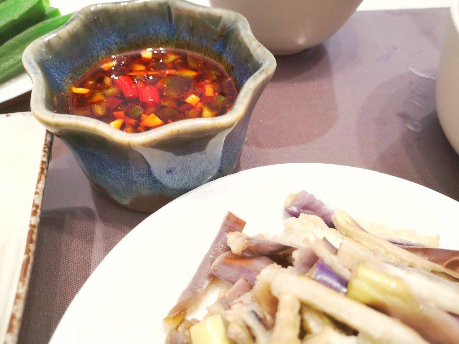 聊个天做道菜001张茜的蒸茄子配川味蘸料