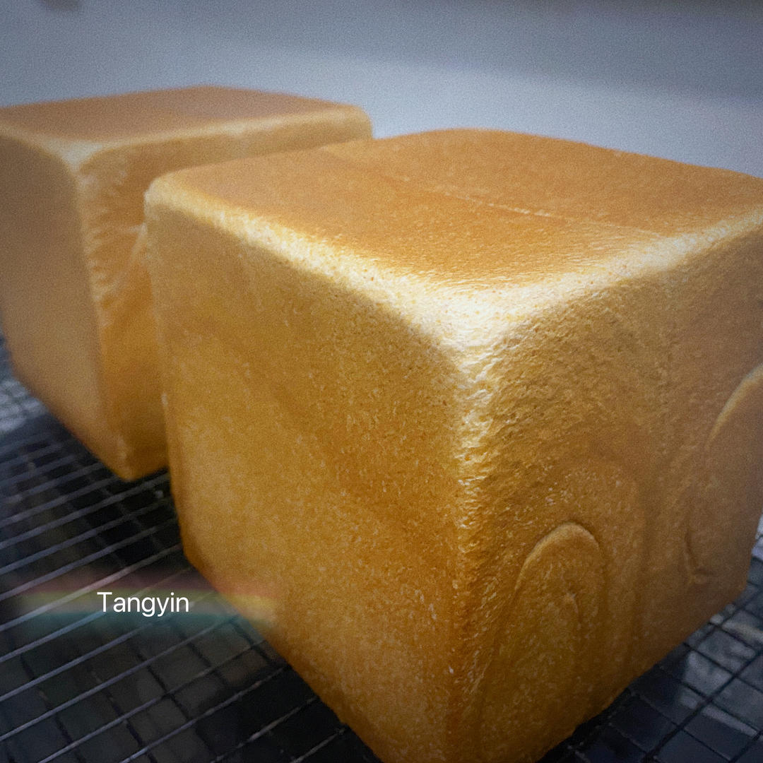 柔软的蜂蜜牛乳全麦吐司