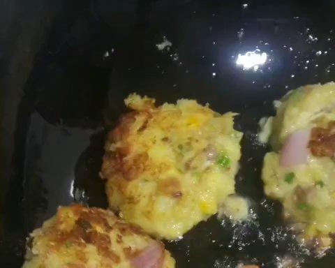 油炸土豆饼的做法