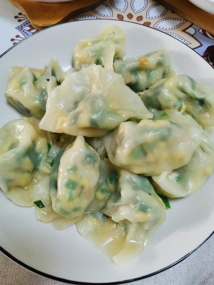 韭菜鸡蛋虾仁水饺的做法