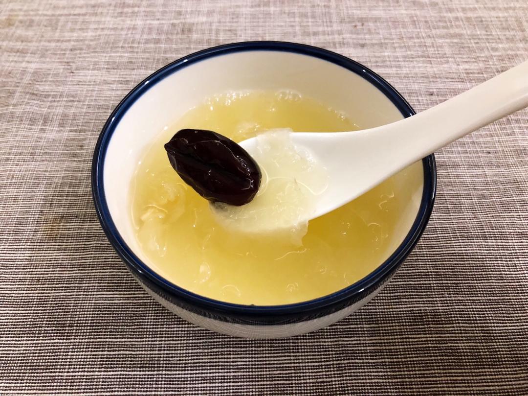 红枣莲子银耳汤