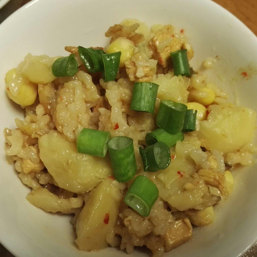 土豆焖饭（电饭锅版）