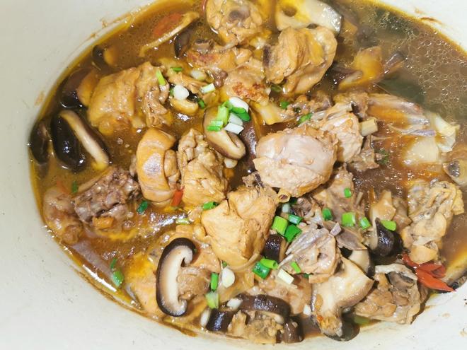 鸡肉炖蘑菇-超鲜，一锅两吃的做法