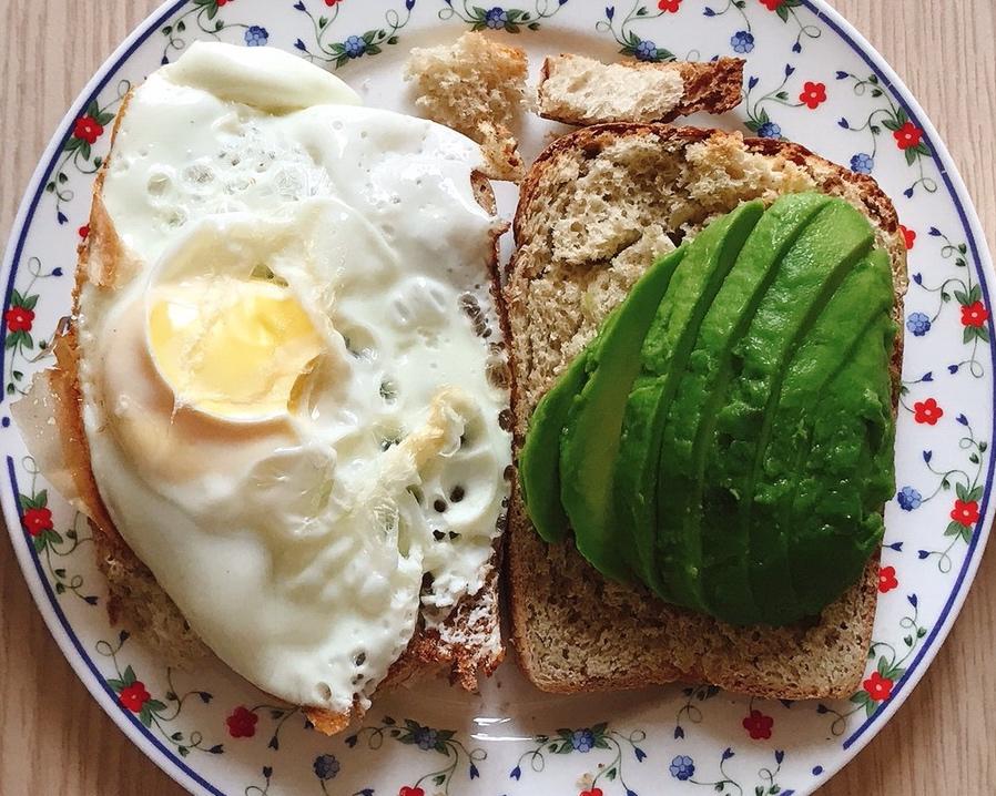 减脂健康餐：牛油果油煎蛋
