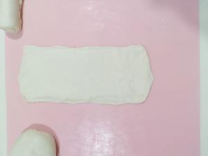 白白松松软软的炼乳土司的做法 步骤7