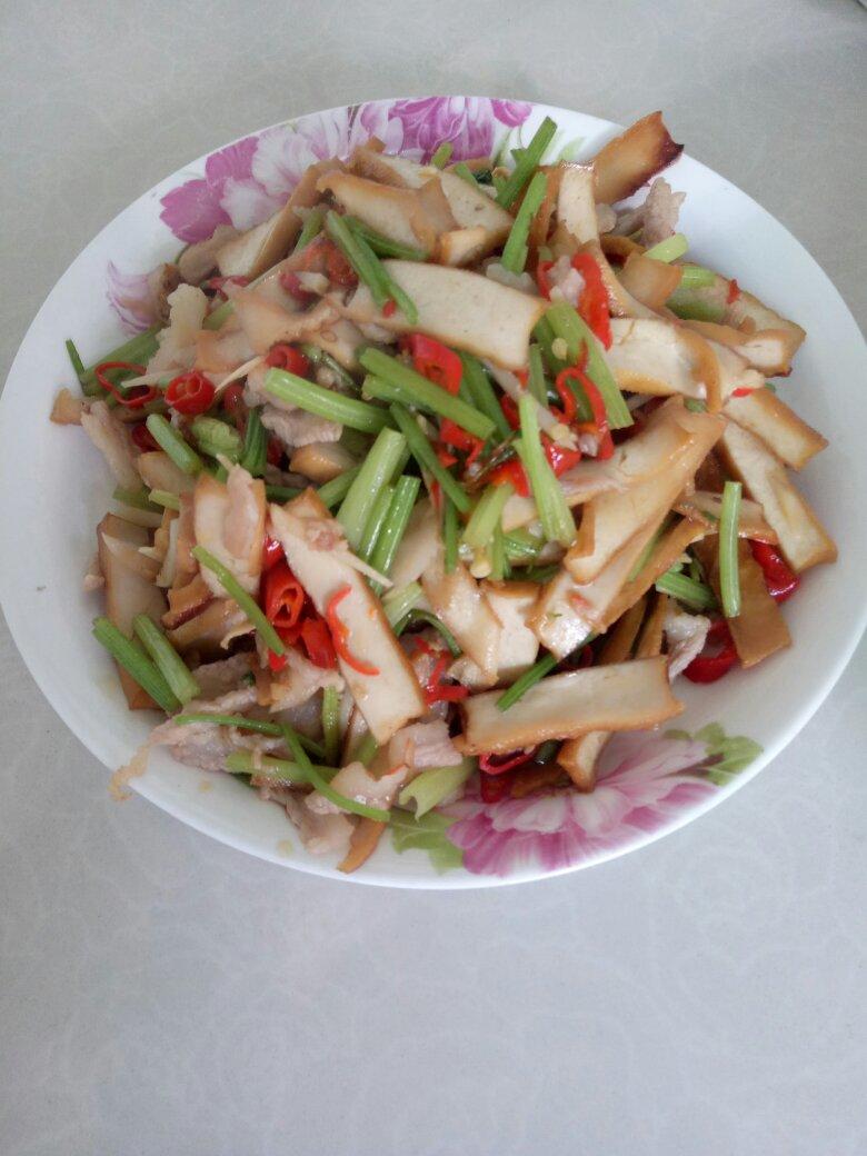 芹菜香干炒肉丝