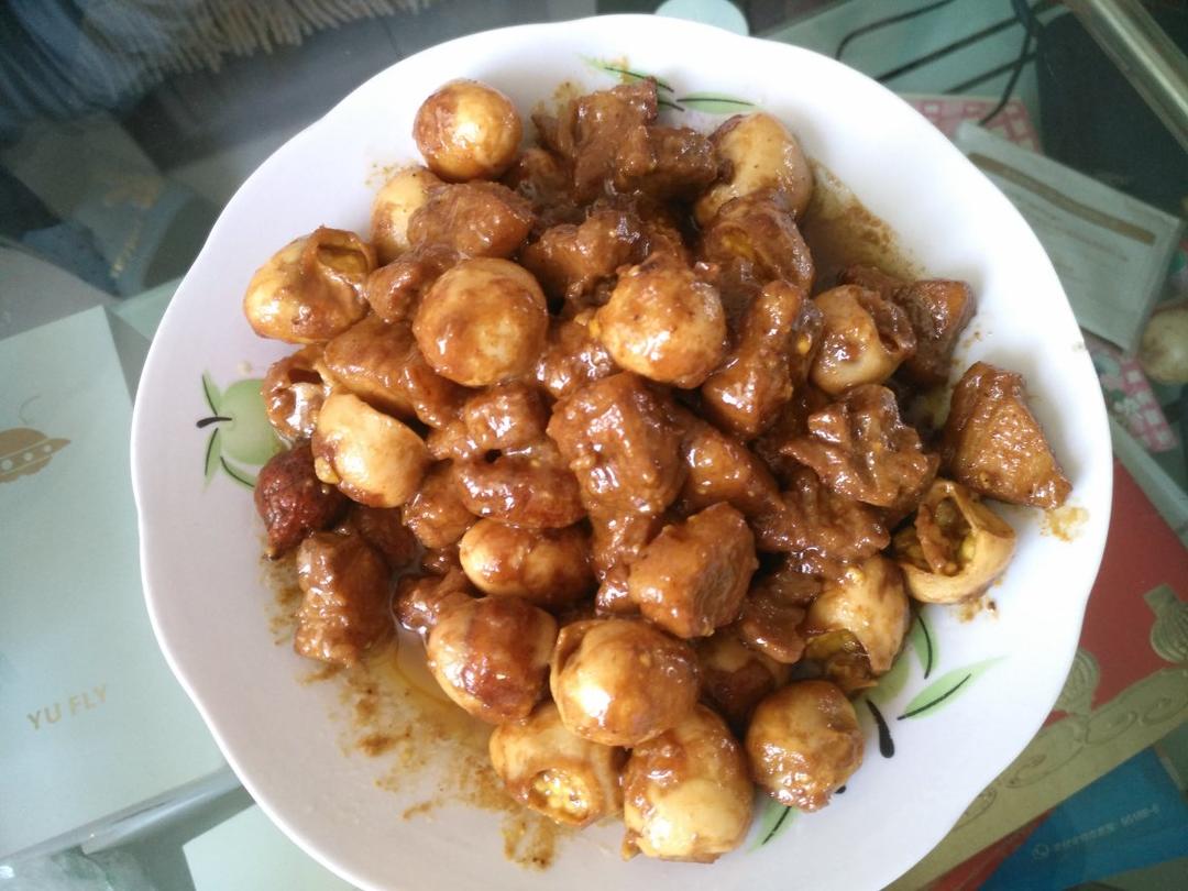 鹌鹑蛋红烧肉
