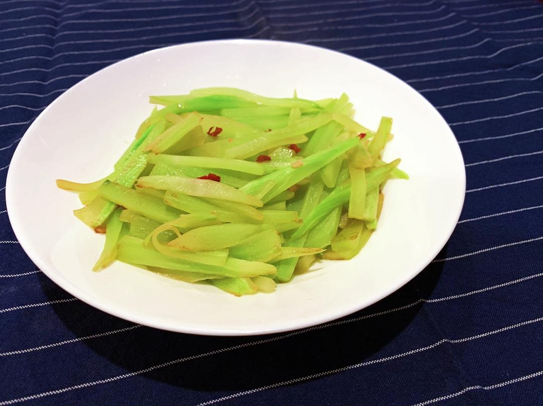 清炒莴笋丝
