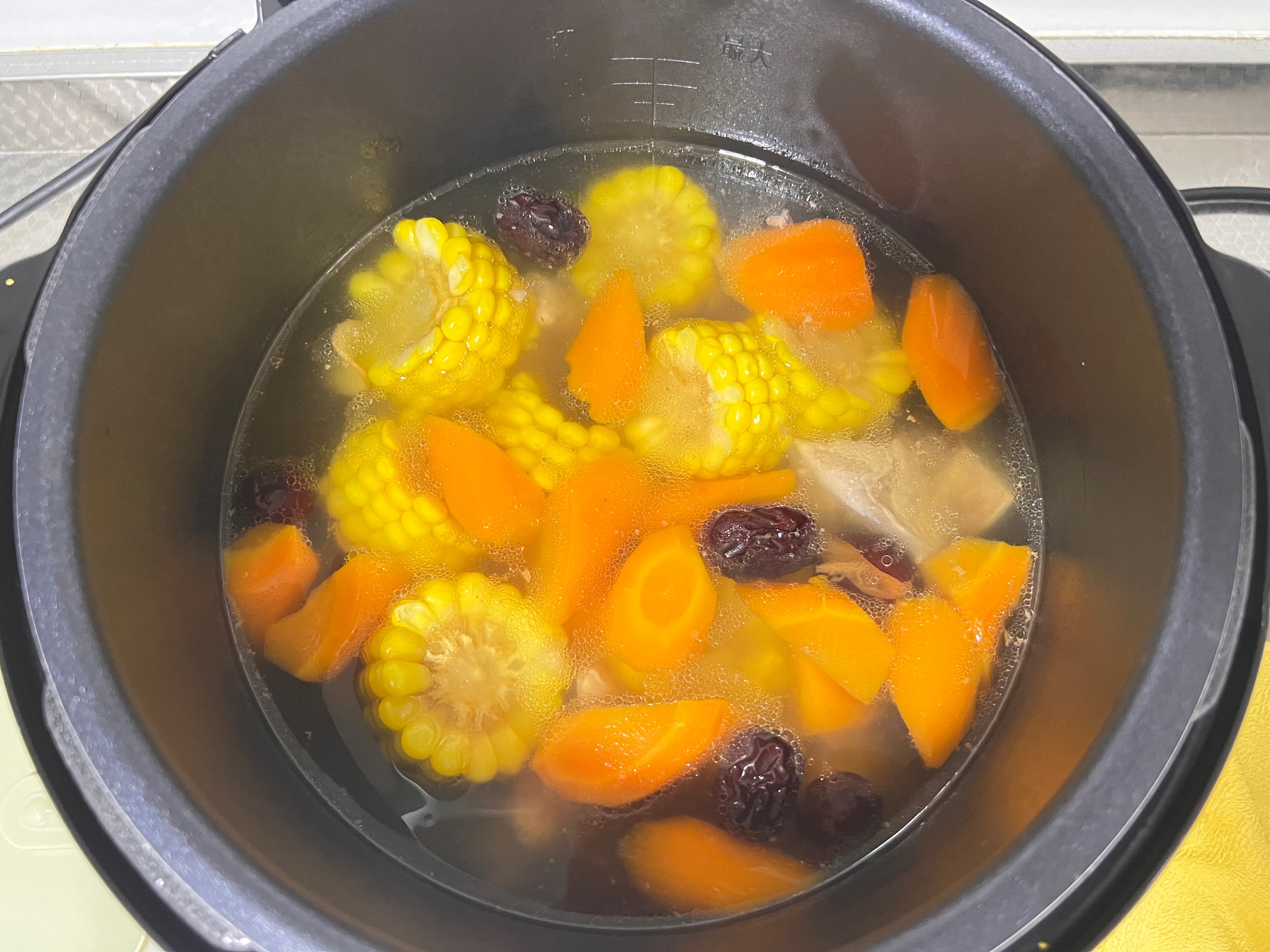 红萝卜玉米猪骨汤