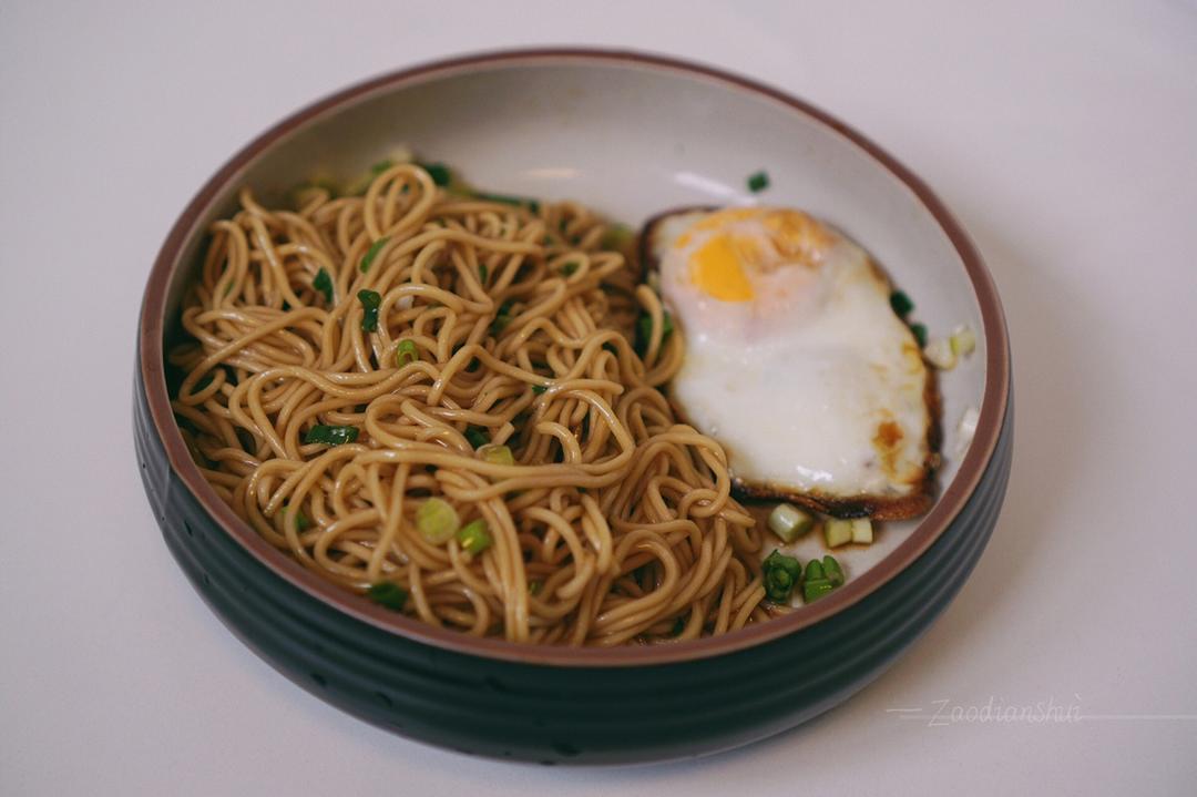 早点睡做的葱油面