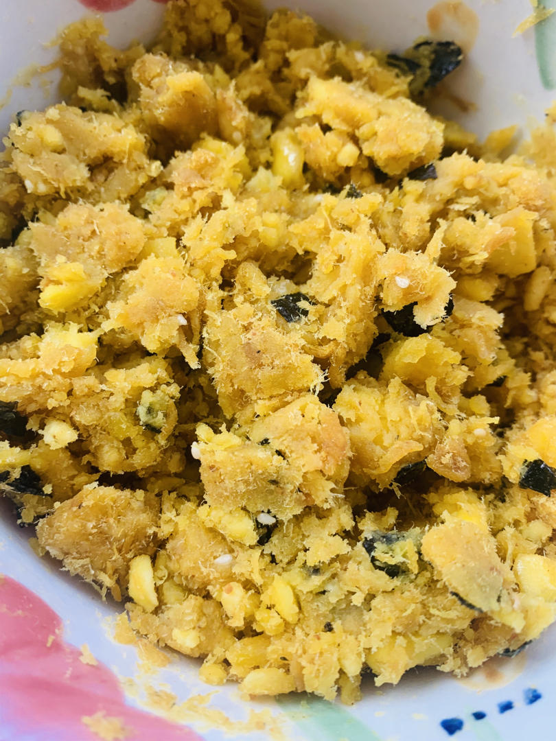 咸蛋黄肉松软面包