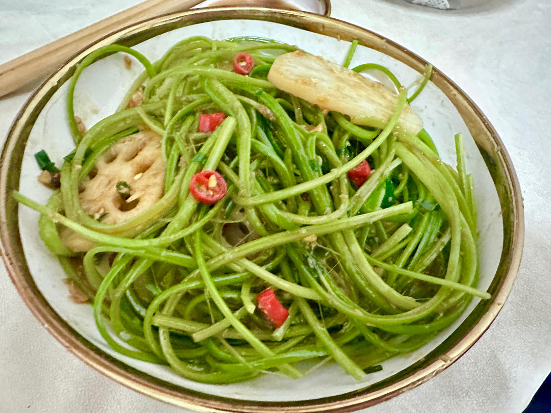 家常菜‼️凉拌手撕蒜苔