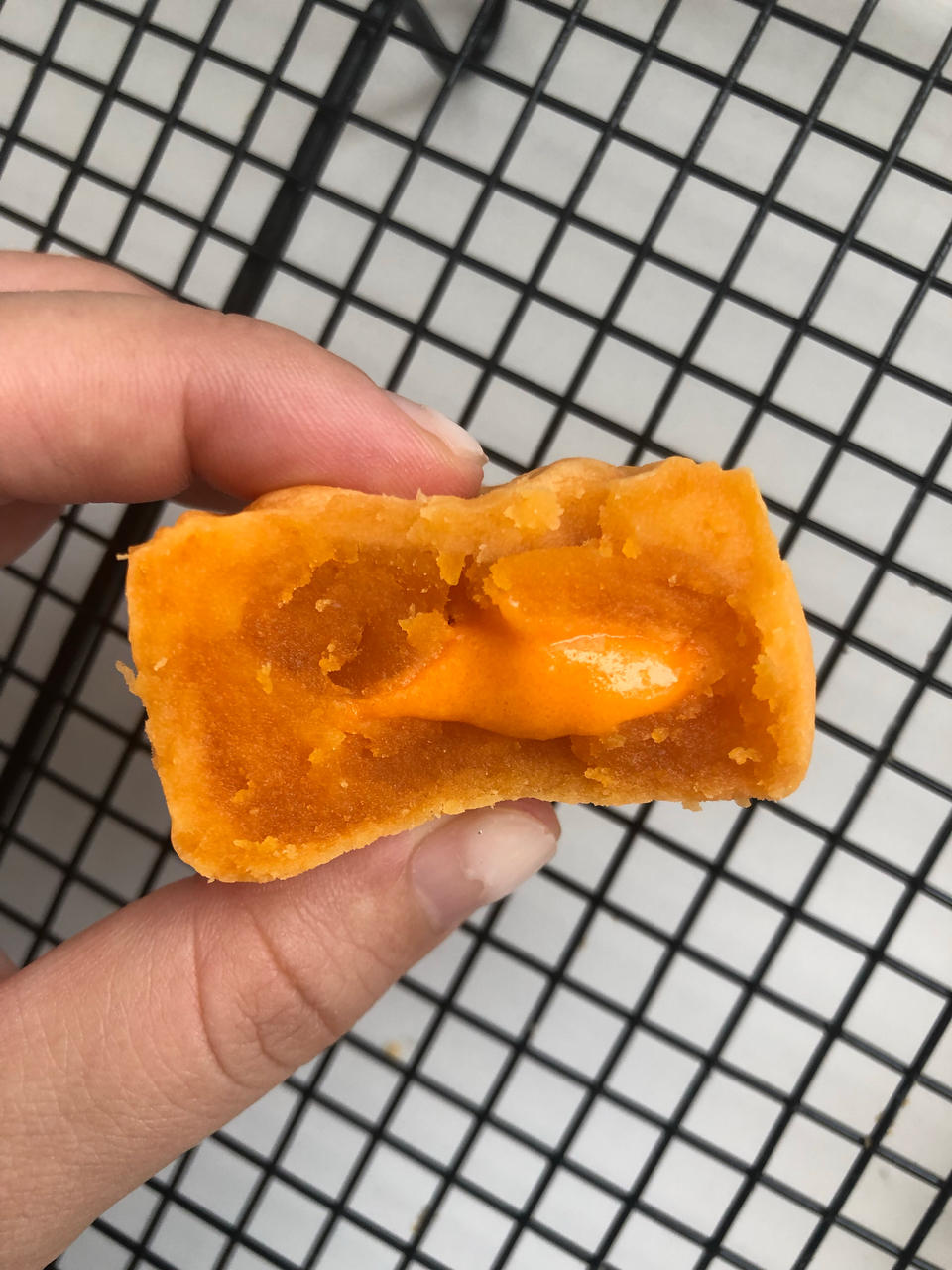 💃奶黄流心月饼——这是可以让你坐稳朋友圈厨霸位置的月饼🥮，没人点赞算我输👎