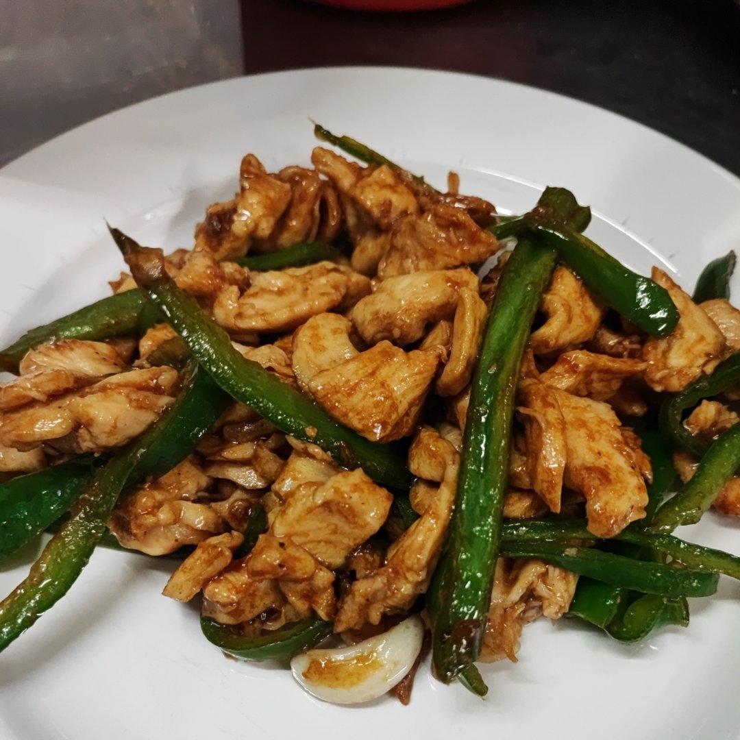 巨好吃的青椒炒鸡胸肉丝，超下饭
