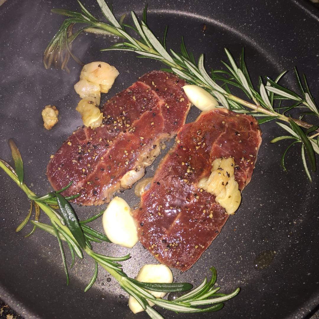 好吃到哭的煎牛排