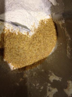 全麦亚麻籽栗子牛奶面包的做法 步骤3