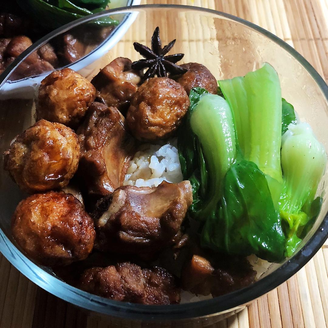 鹌鹑蛋红烧排骨