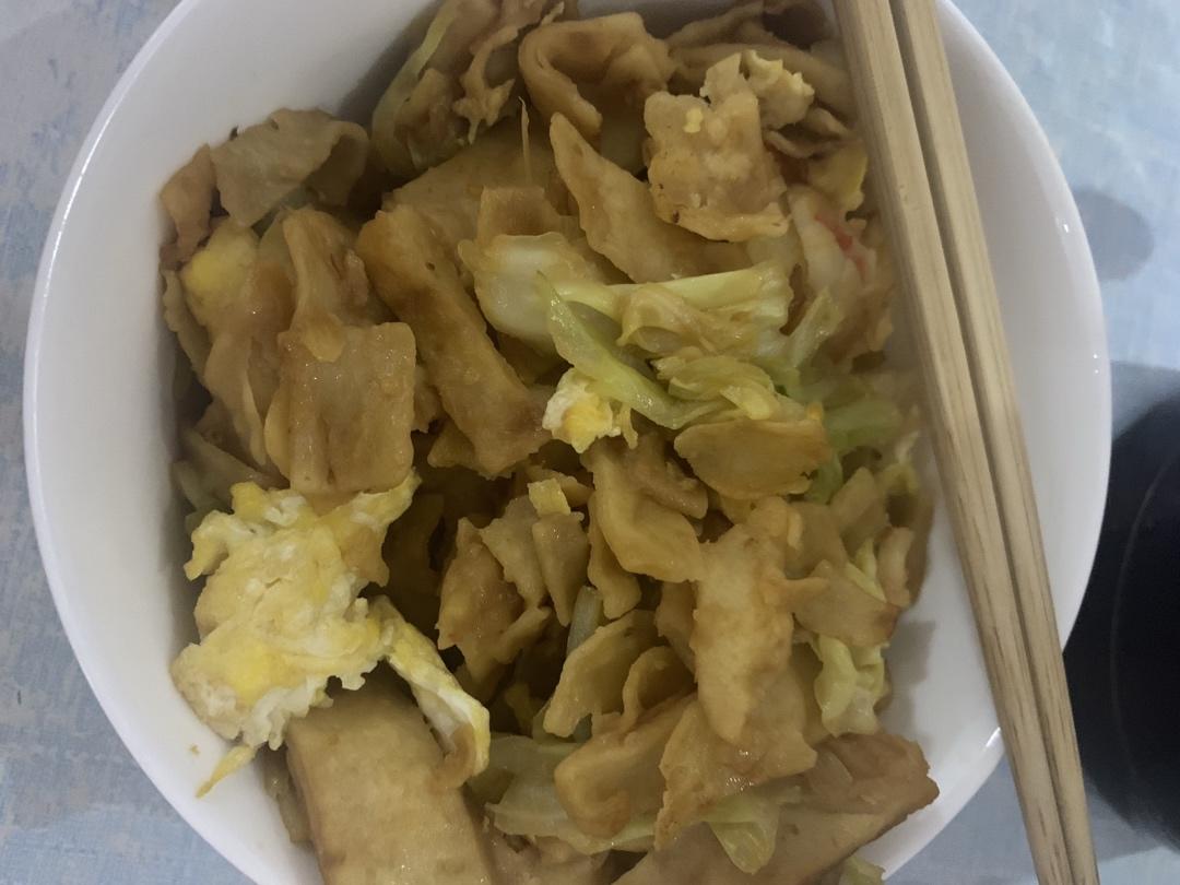 虾油圆白菜鸡蛋炒饼