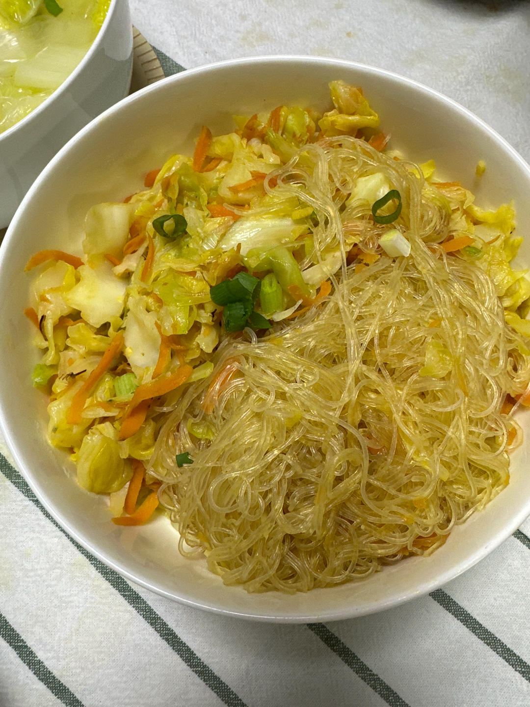 素三鲜炒鸡蛋（圆白菜粉丝胡萝卜）