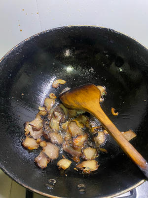 杭邦菜：韭菜春笋炒酱肉的做法 步骤2