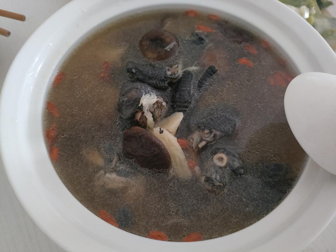 滋阴补血～香菇山药乌鸡汤