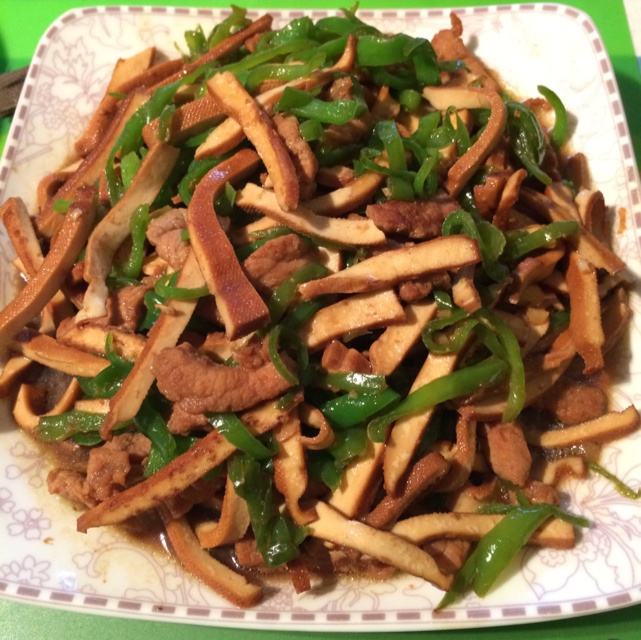 青椒香干炒肉丝