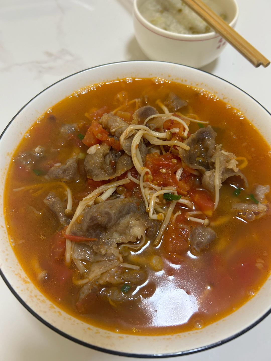 金针菇肥牛番茄锅