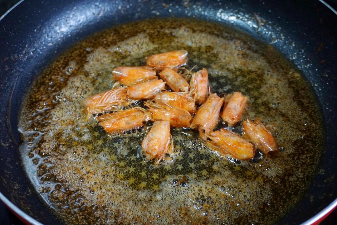 去餐厅必点的粤式虾皇粉丝煲的做法 步骤3