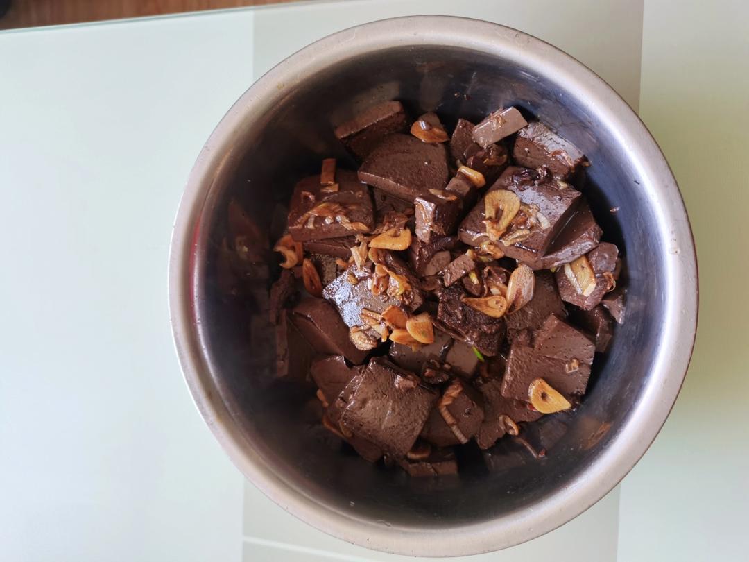 大葱冒鸭血（炒鸭血）