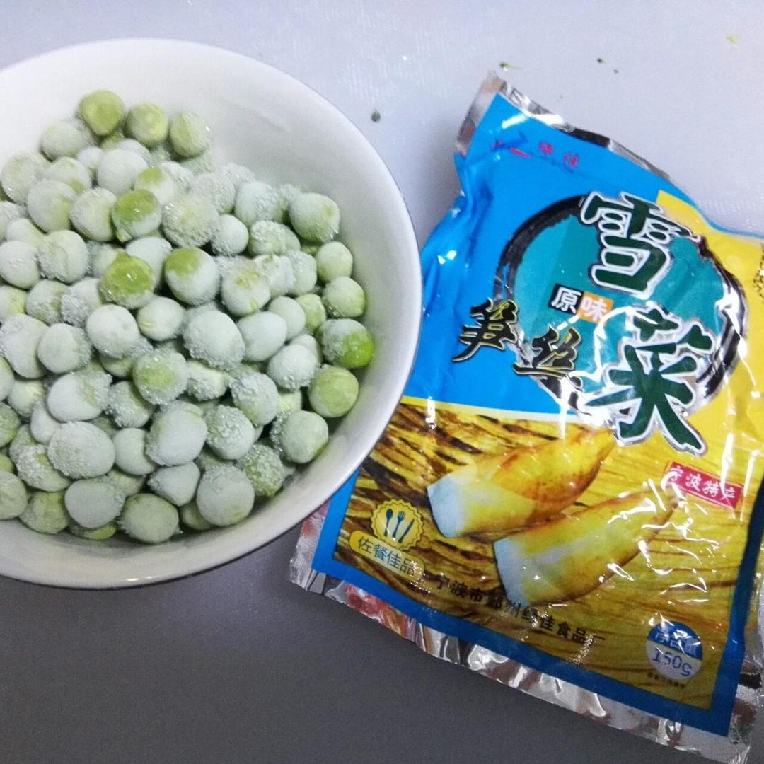 雪菜笋丝豌豆汤的做法 步骤1