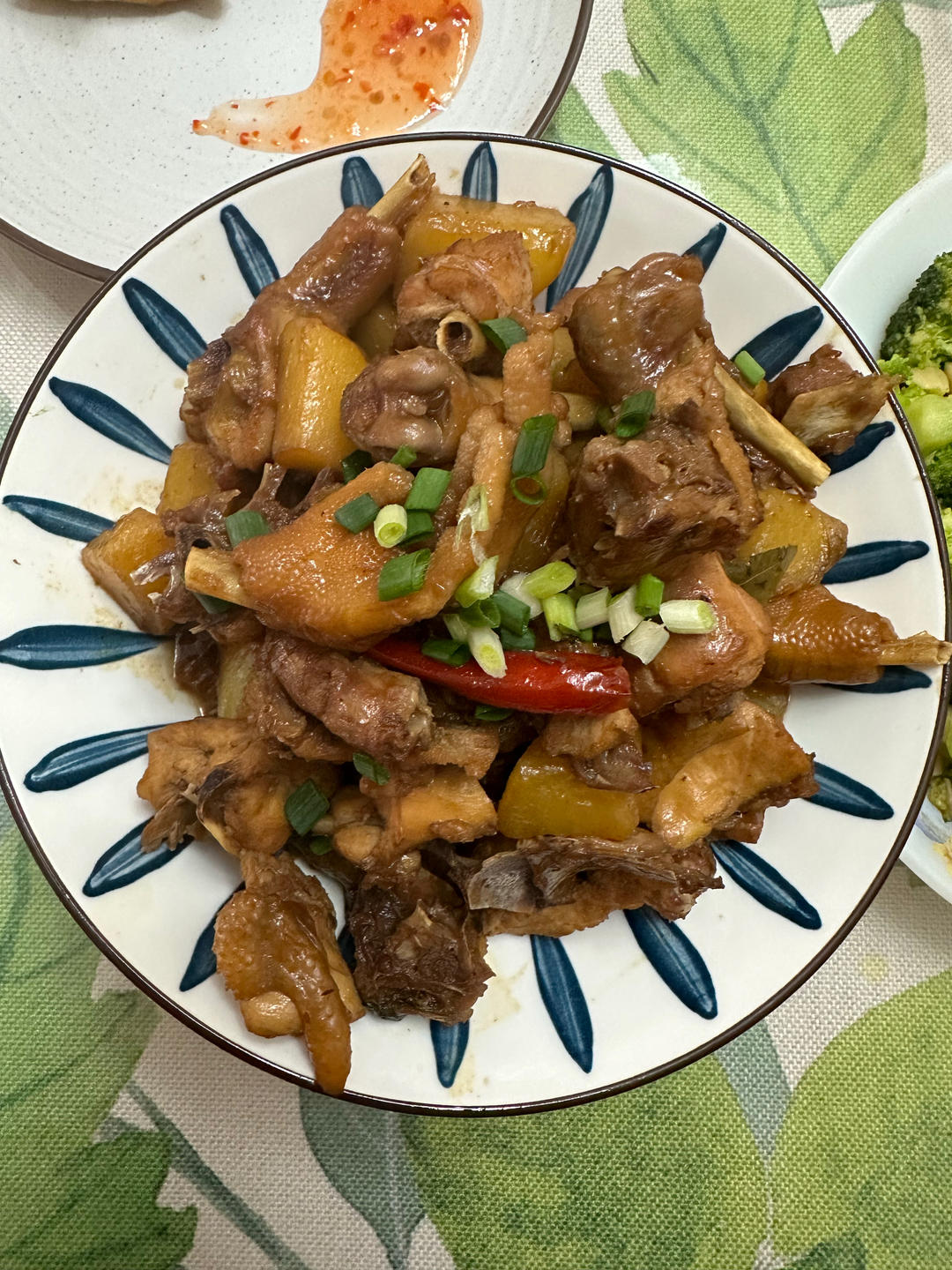 鸡腿炖土豆 上桌秒空盘 汤都喝干了！