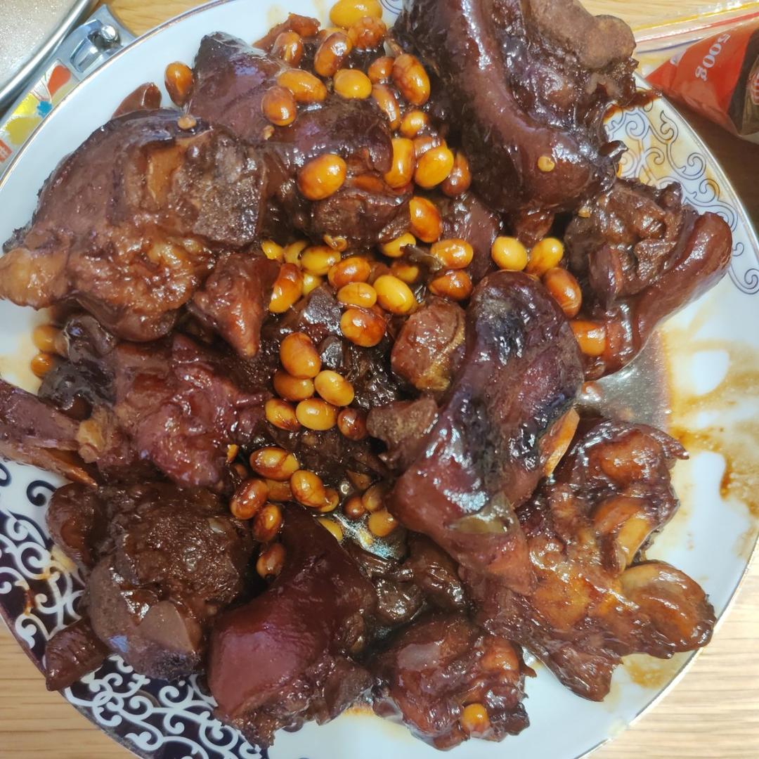 流口水的黄豆炖猪蹄