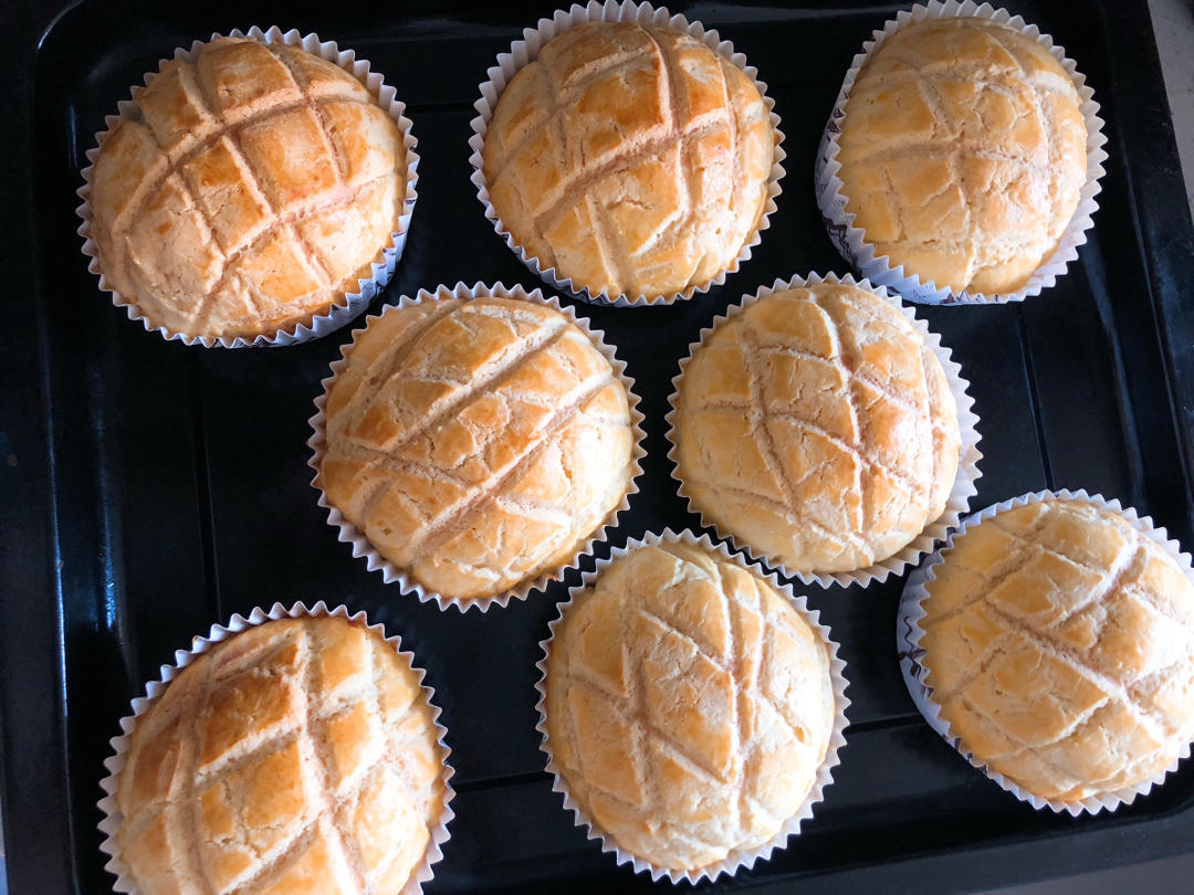 好吃到炸裂的港式菠萝包（附带制作酥皮的小视频）