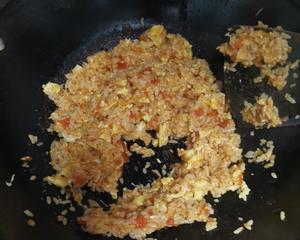 番茄鸡蛋炒饭（剩饭福音）的做法 步骤7