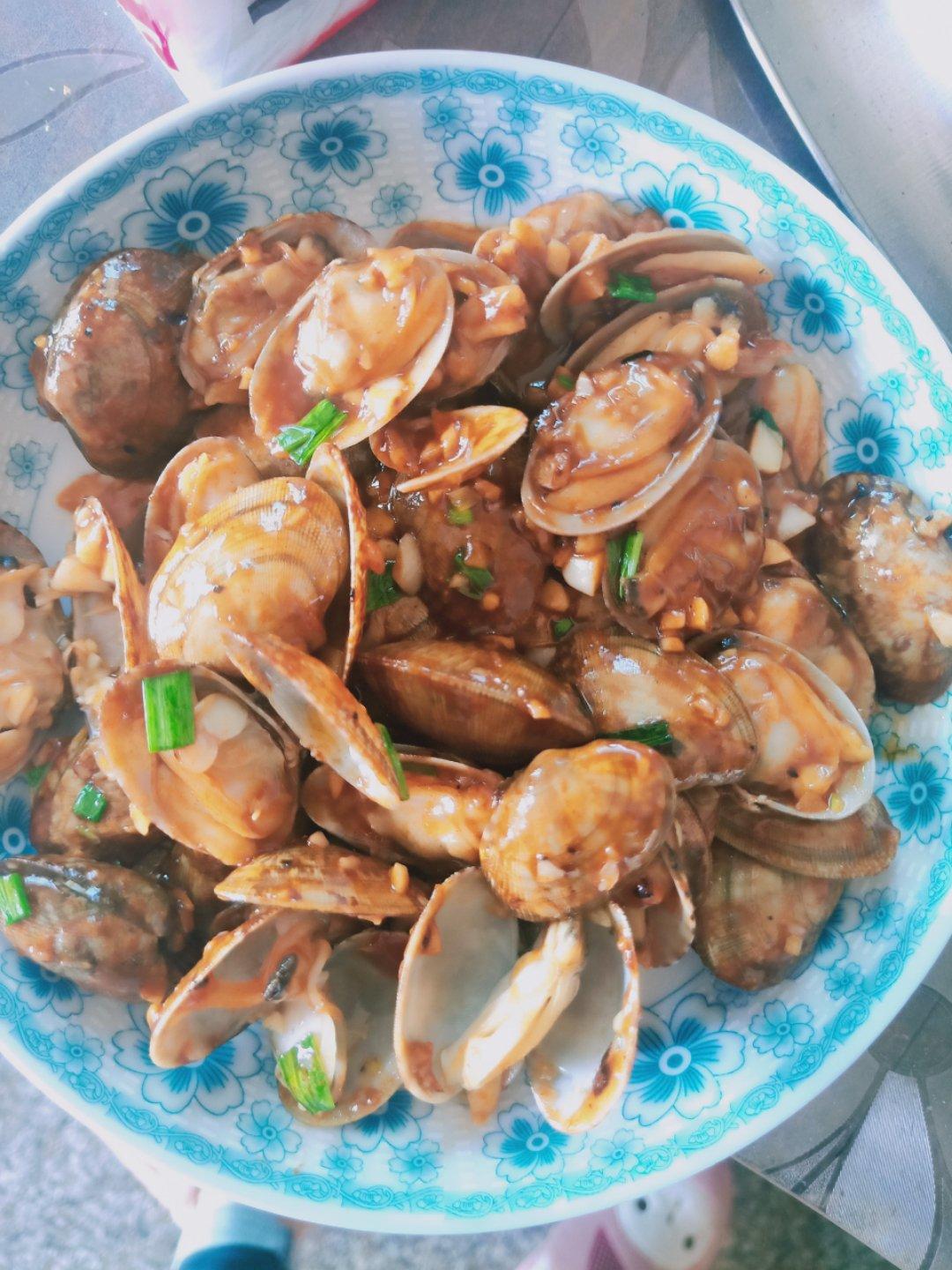 蒜香炒花甲
