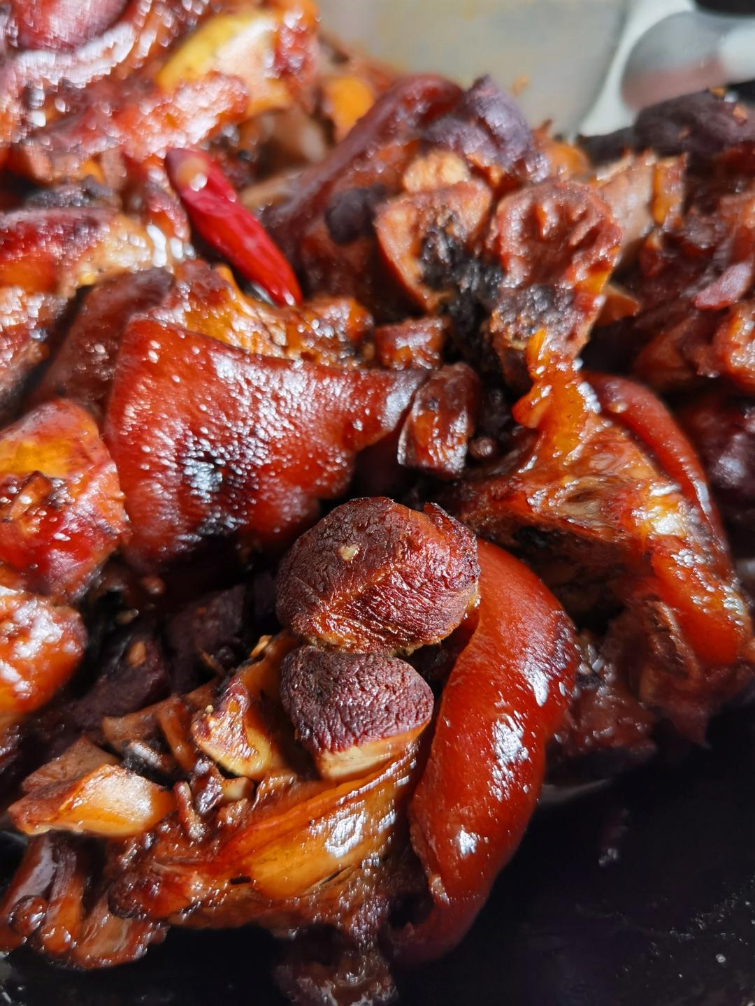 厨师长教你：“红烧猪蹄”的家常做法，色泽红亮，软糯脱骨