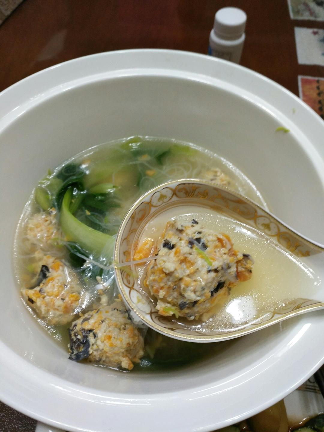 鸡肉丸子青菜汤