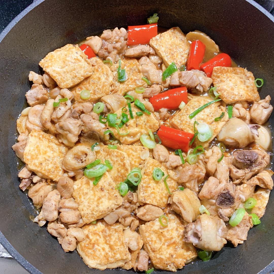 鸡腿豆腐煲