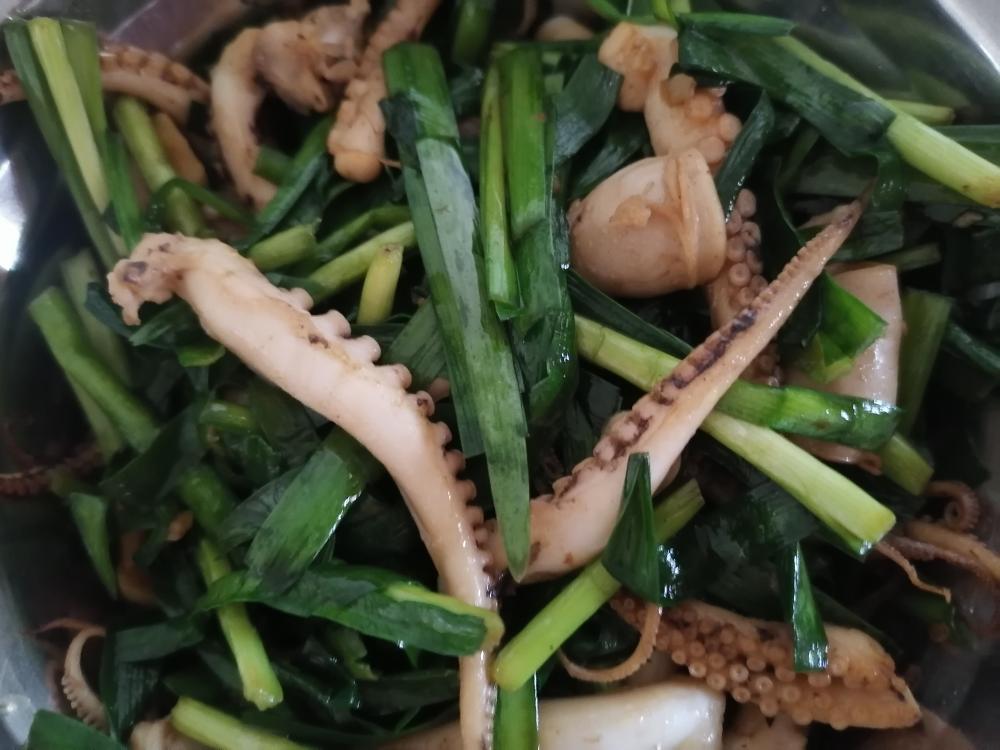 爪鱼炒韭菜的做法