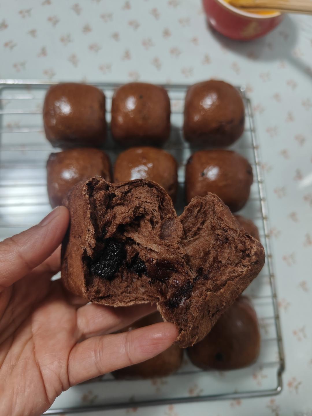这不是在吃面包，这是在吃巧克力吧？