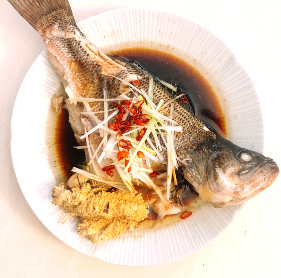 清蒸鲈鱼，稳稳做出神厨的味道的做法