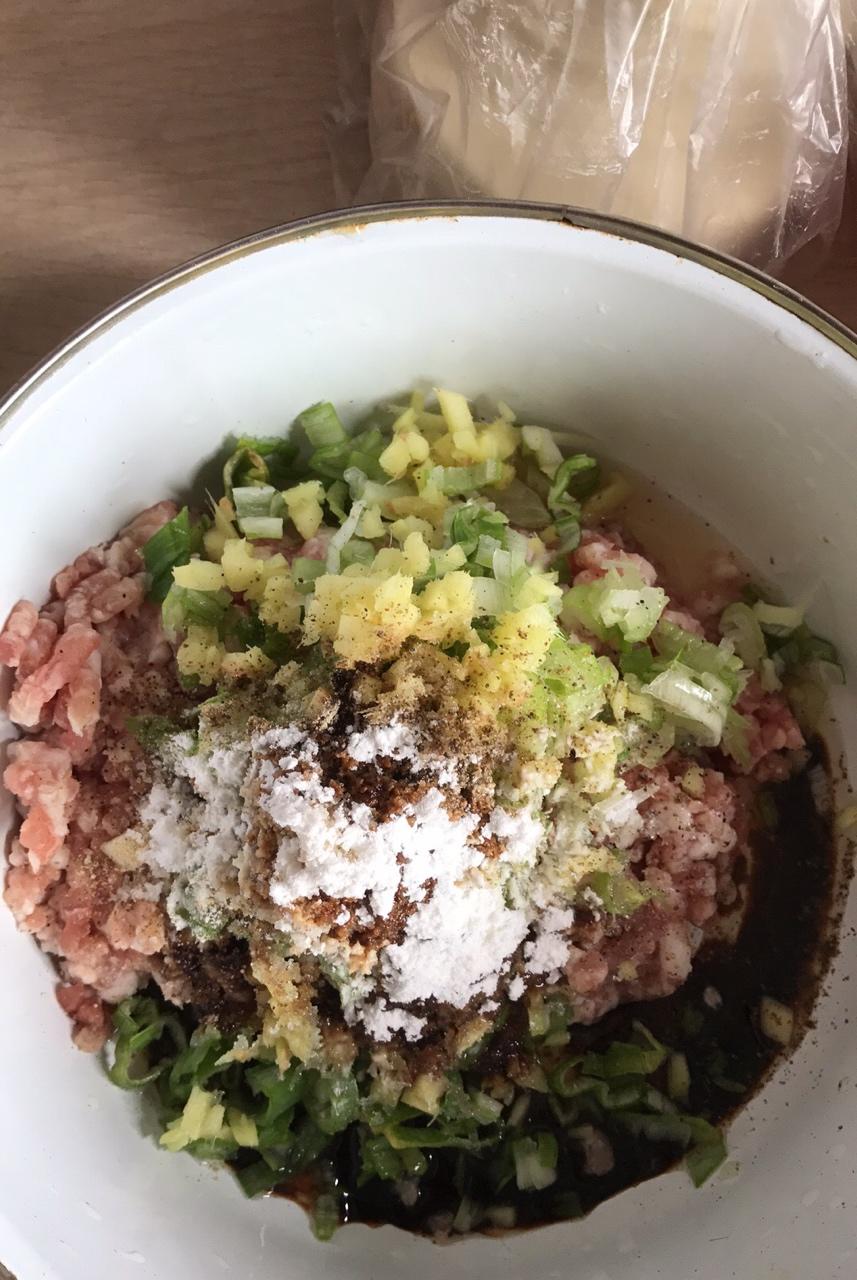 猪肉芹菜水饺