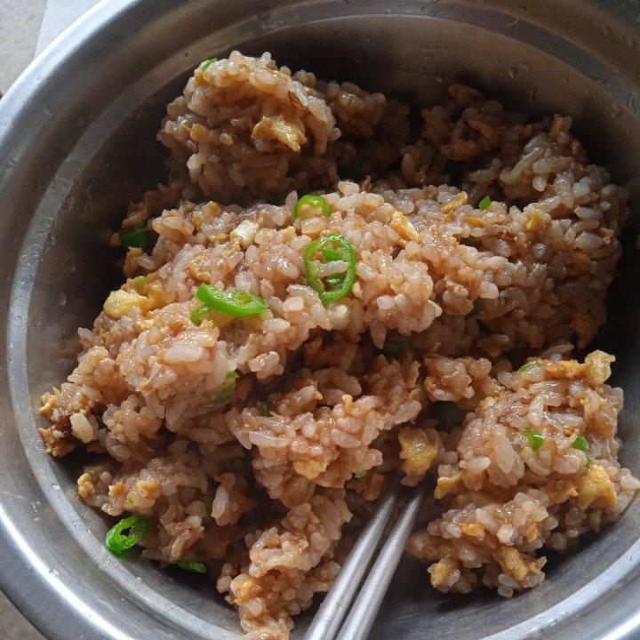 超级好吃的酱油火腿蛋炒饭！