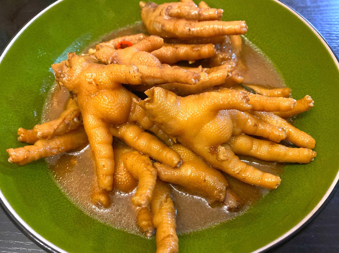 好吃到手指都吃掉的卤鸡爪