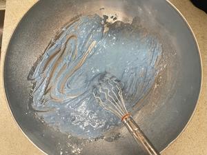 蓝椰拿铁蛋糕卷❗️超美❗️的做法 步骤3