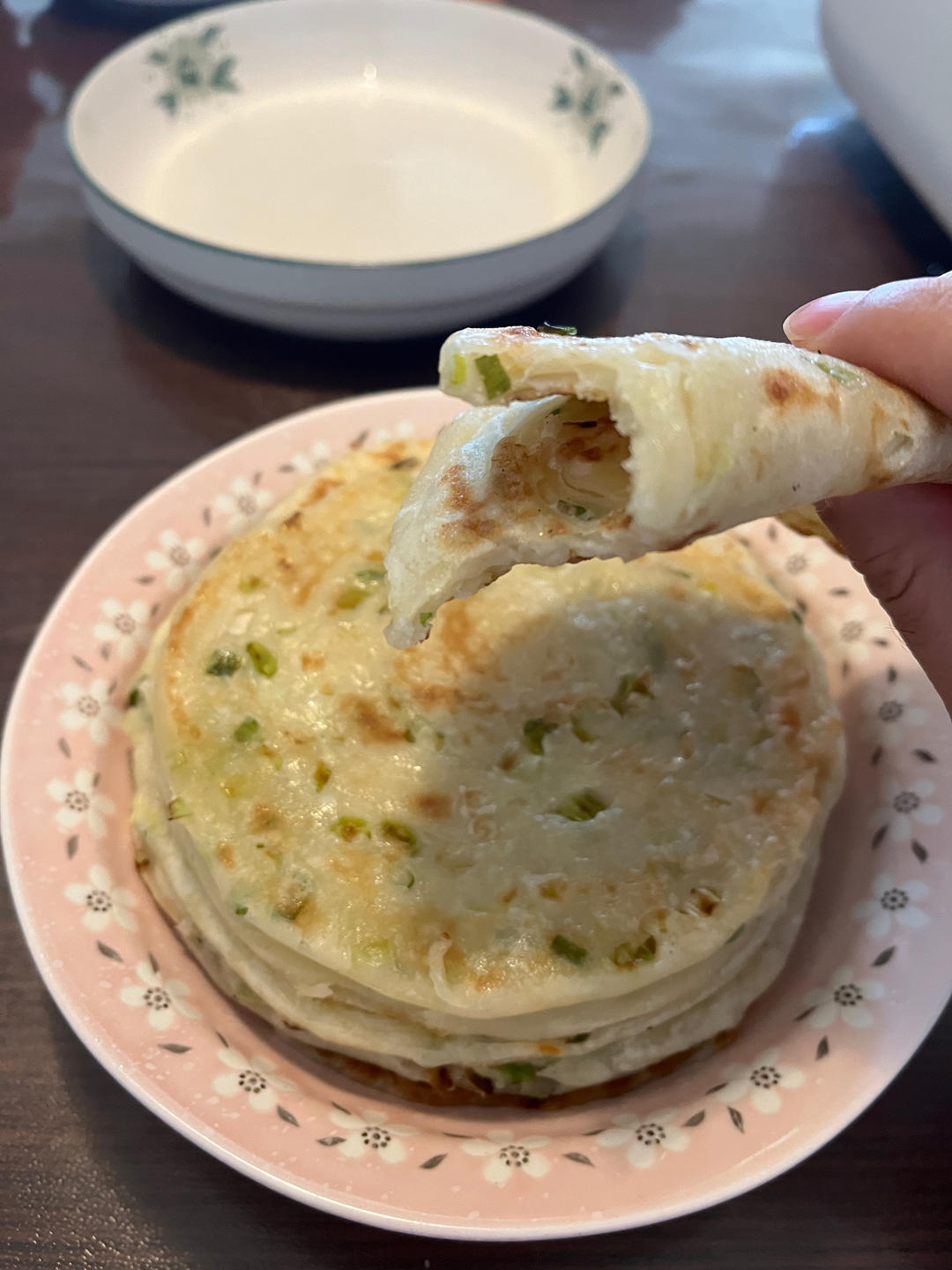家常葱油饼 柔软多层 凉了也不硬 附细节视频详解