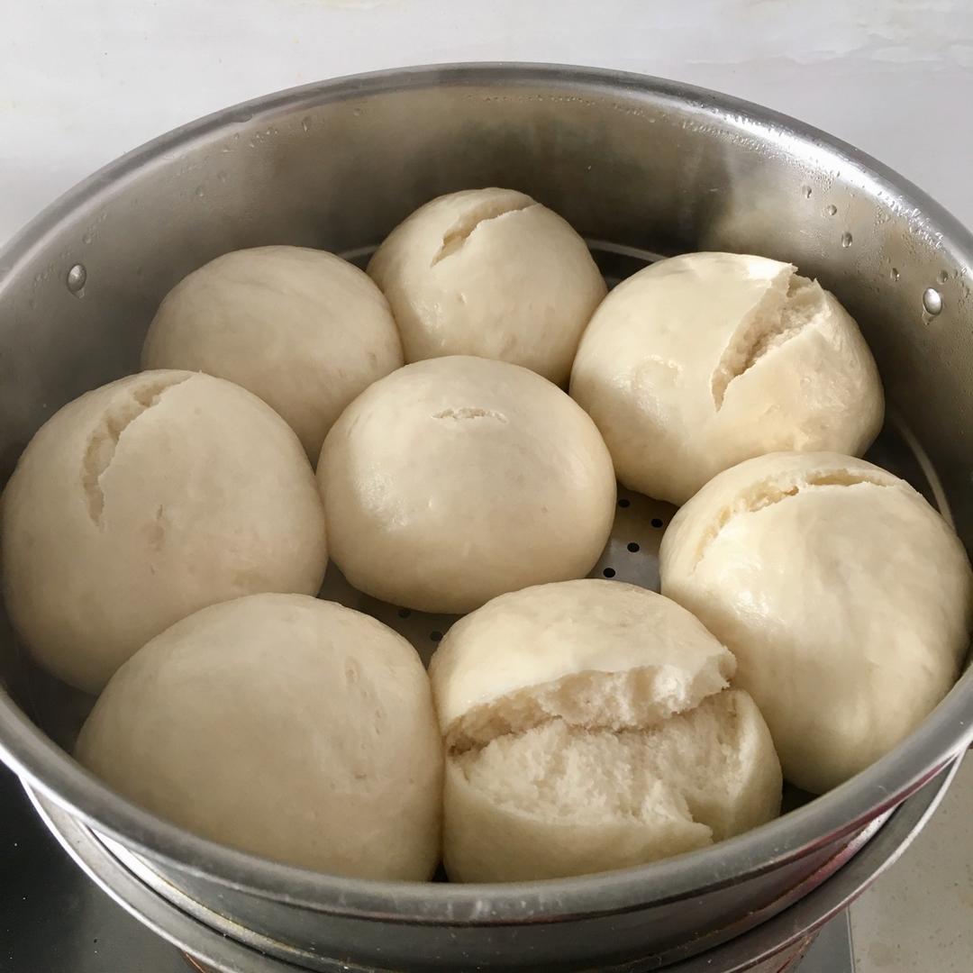 像面包般柔软的奶香馒头（最简单的揉面做法)