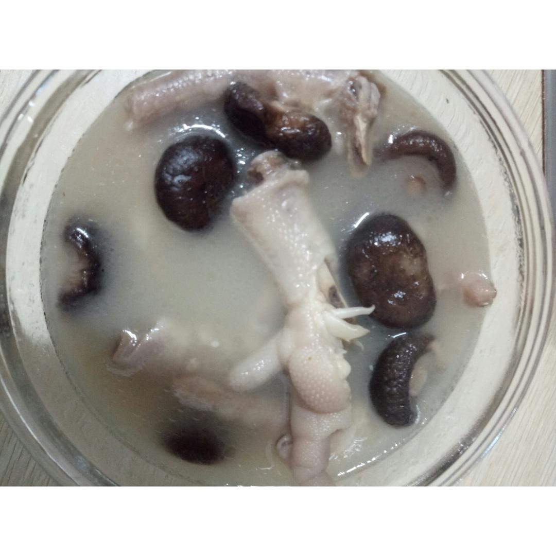 香菇鸡脚汤