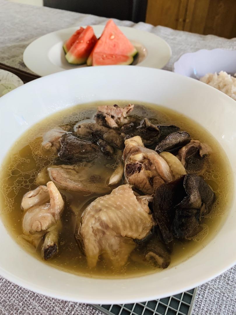 香菇炖鸡汤